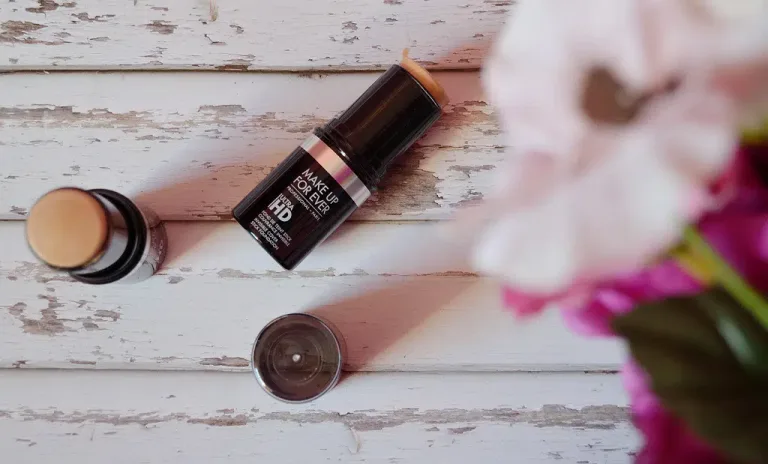 Best-Stick-Foundations-for-Dry-Skin.jpg