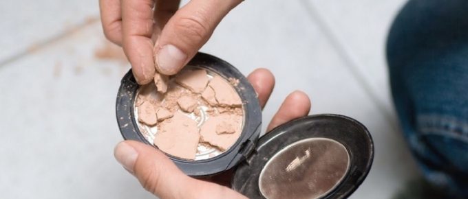 How to Fix Broken Makeup like a Professional
