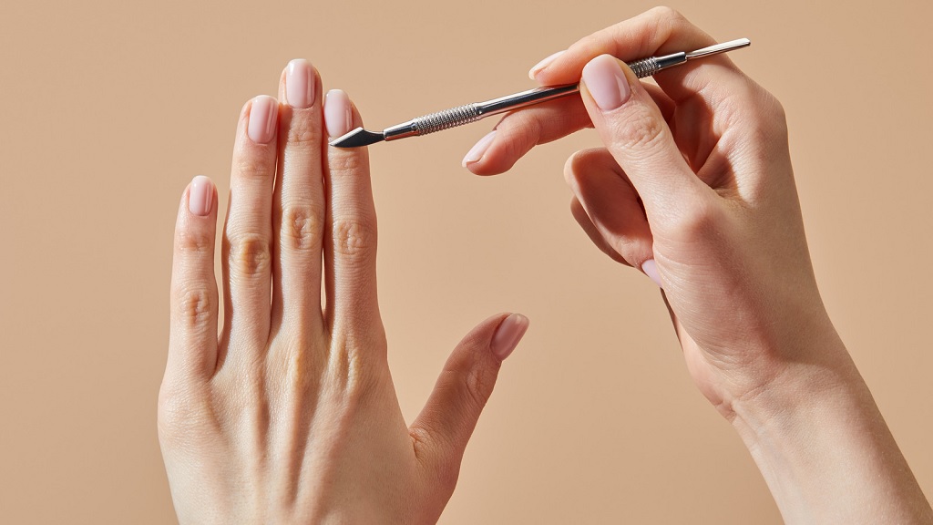 how-to-use-cuticle-remover-according-to-nail-experts