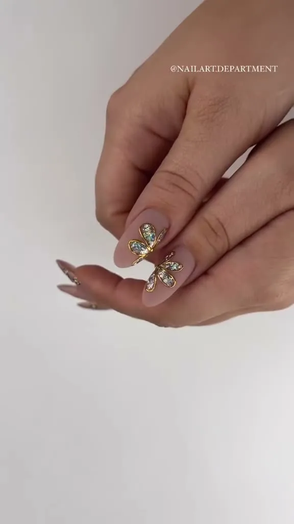 Dainty Wing butterfly nail design