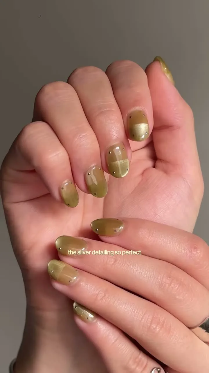 Antique Gold cat-eye nail design