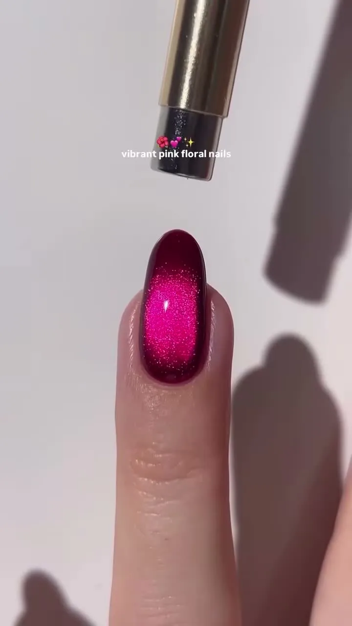 Magenta Hypno cat-eye nail design