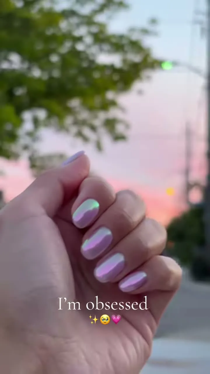 Lilac Dusk cat-eye nail design