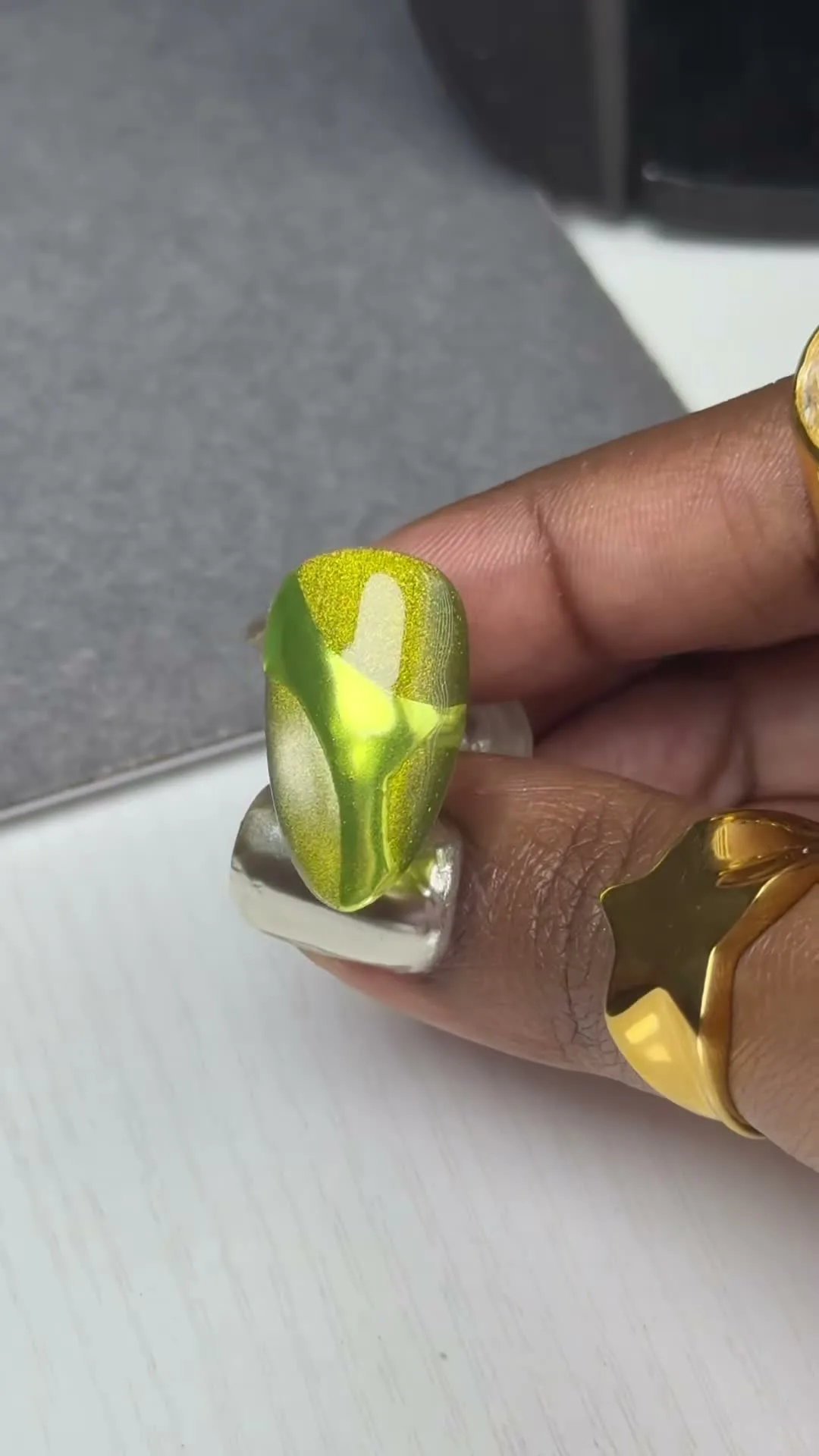 Gold Mirror Chrome chrome nail design