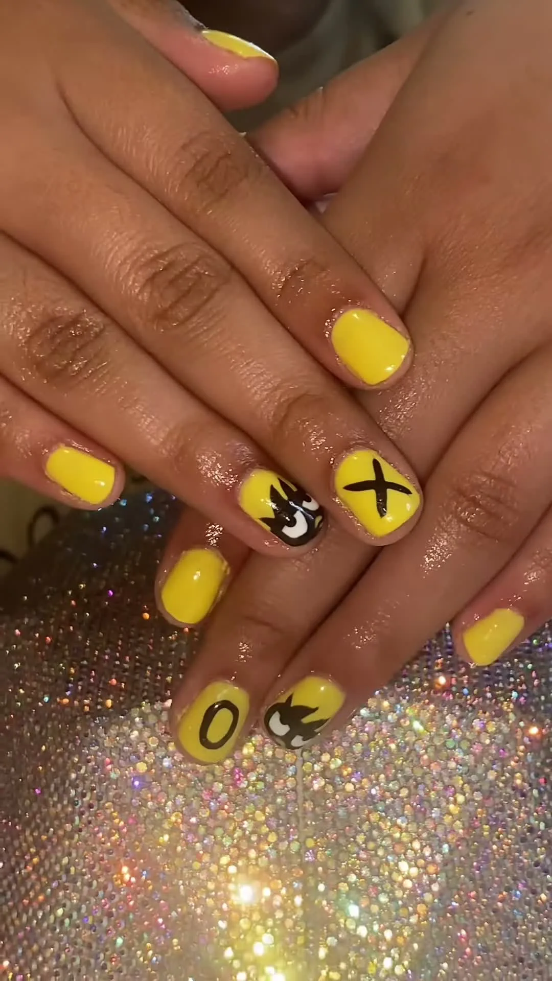 Pompompurin Yellow Sanrio nail design